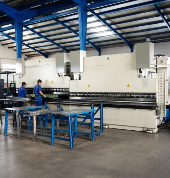 12-plegadora-industrial-en-taller-jimeca